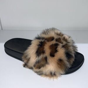 LEOPARD FUR SLIDES